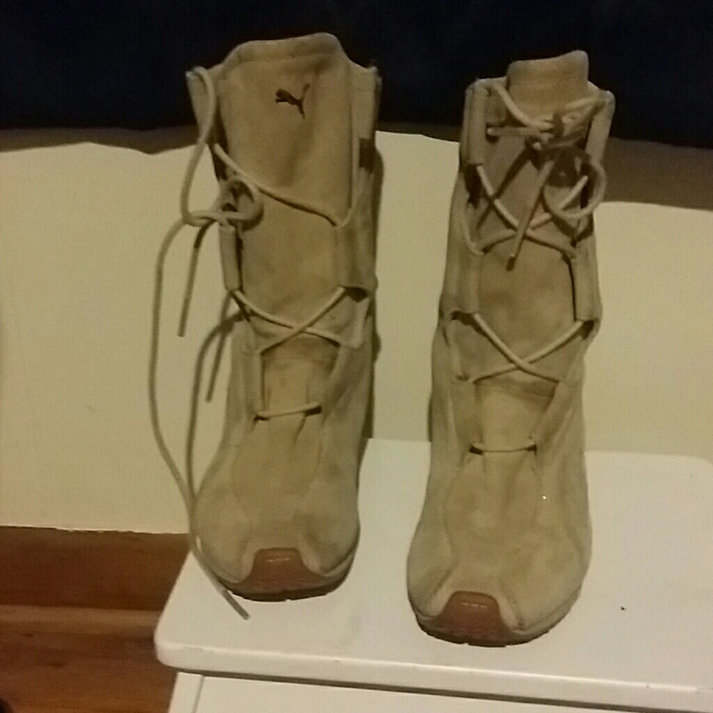 Tan us. 6 lace up boots perfect for fall